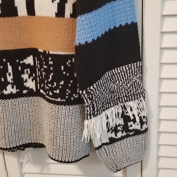 Cardigan, mixed knits, colors, and prints with fringe. - Picture 6 of 7